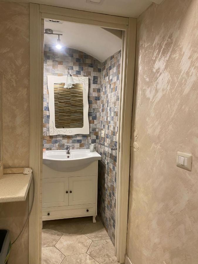 Ciro House Bed & Breakfast Napoli Bagian luar foto